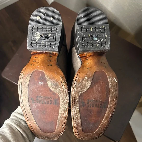 CORRAL VINTAGE Studded Detail Boots - Picture 9 of 9